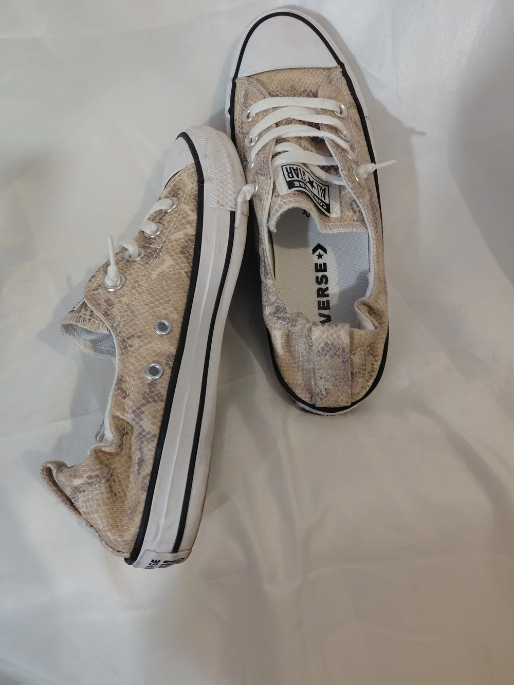 Converse Low Top Sneakers in Beige Snake Print and White